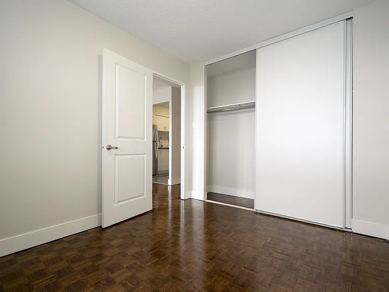 145 Wellington St W — Photo 6