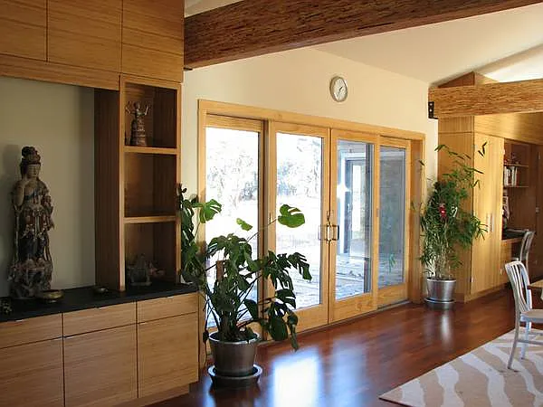 3 bed, 2.5 bath, 2200 sqft, $3,200 — Photo 2