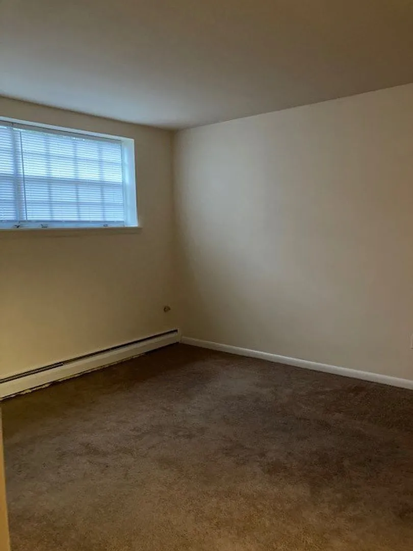 616 Unruh Avenue — Photo 2