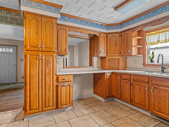 3rd image of 1308 Parkview Dr