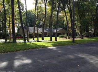 48 Country Club Dr, Woodbridge, CT 06525