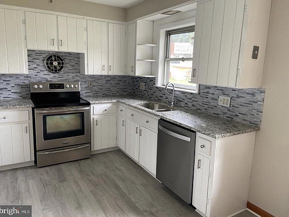 3rd image of 20455 Jefferson Blvd