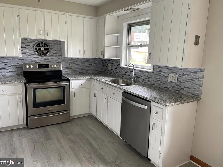 20455 Jefferson Blvd — Photo 3