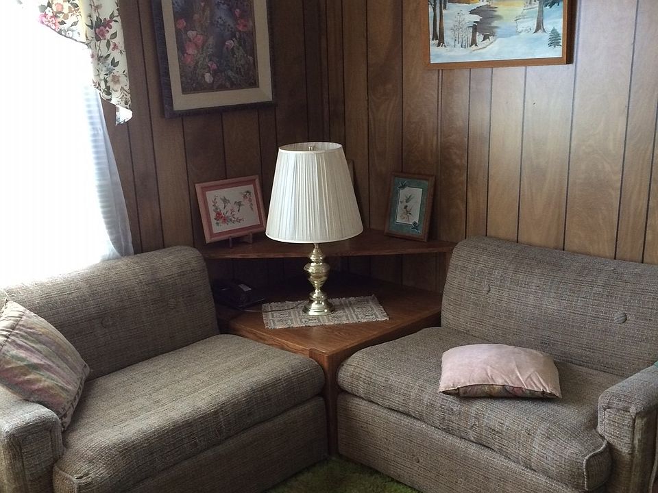 2nd image of 13650 Wisteria Dr NE