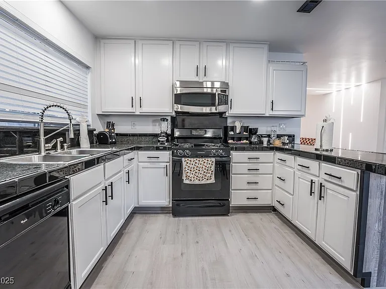 2364 Belvedere Dr — Photo 25