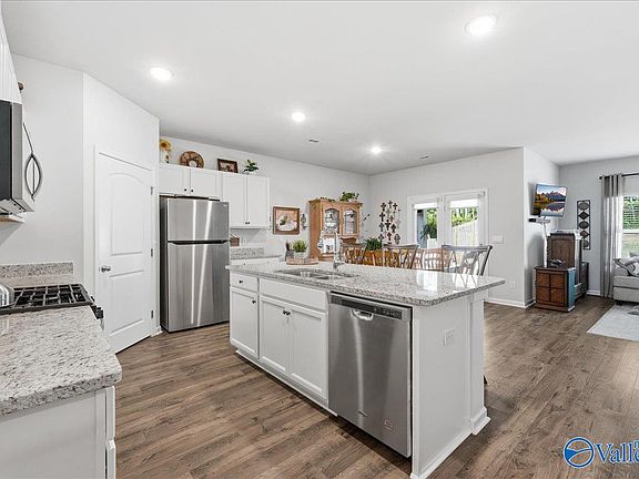 4th image of 105 Branton Ct