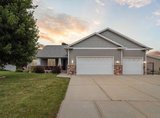74 Cortland Dr, Evansville, WI 53536