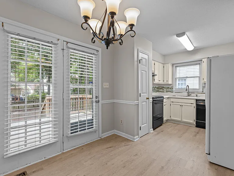 4504 Liverpool Ln — Photo 19