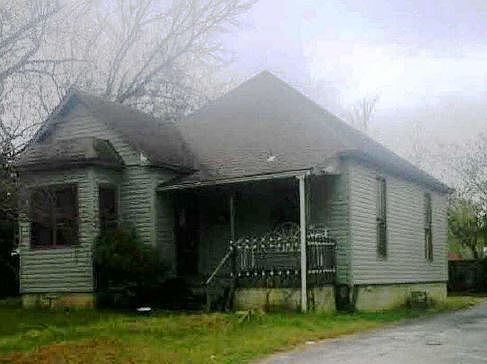 2nd image of 631 S Douglas Ave