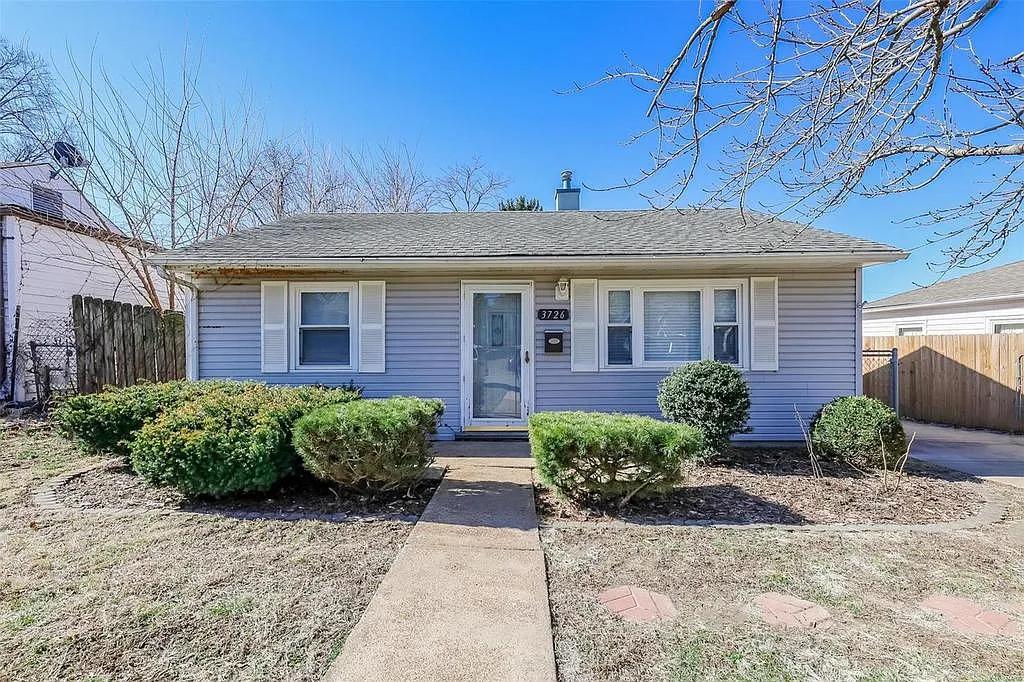 3726 Roswell Ave photo 1
