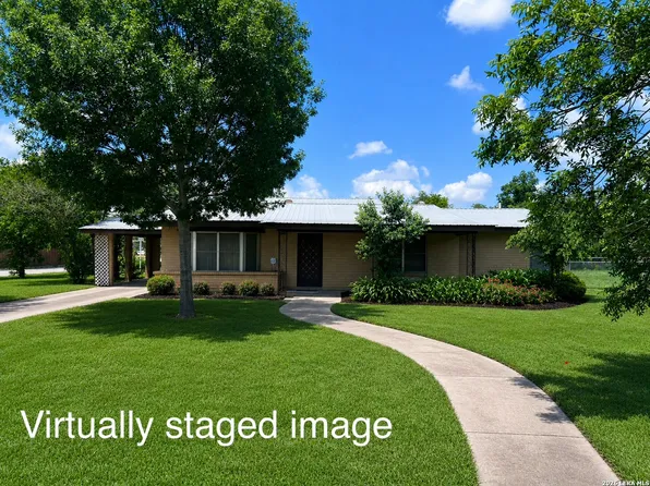 364 School Dr, Poteet, TX 78065