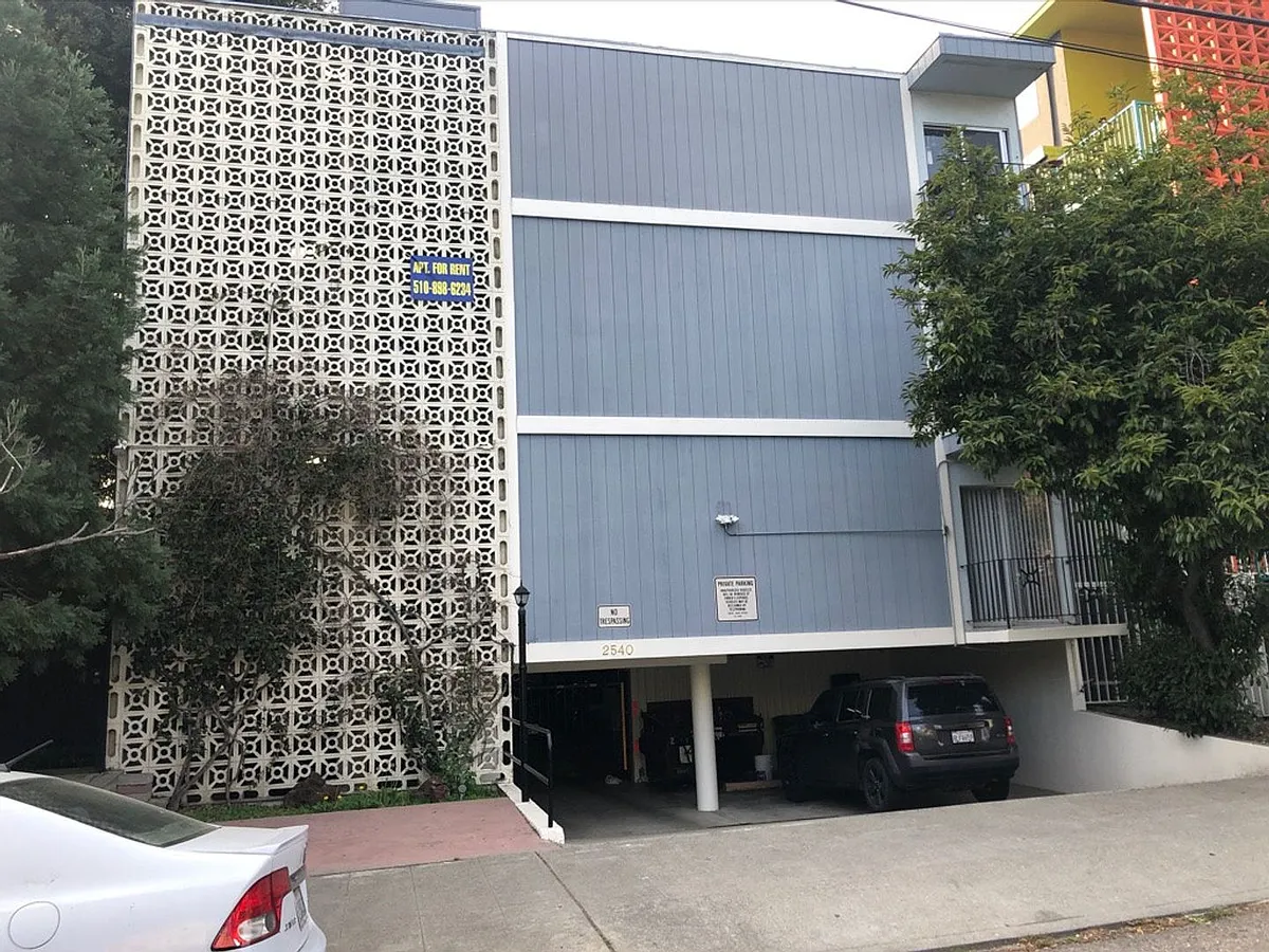 Building Photo - 2540 Benvenue Ave