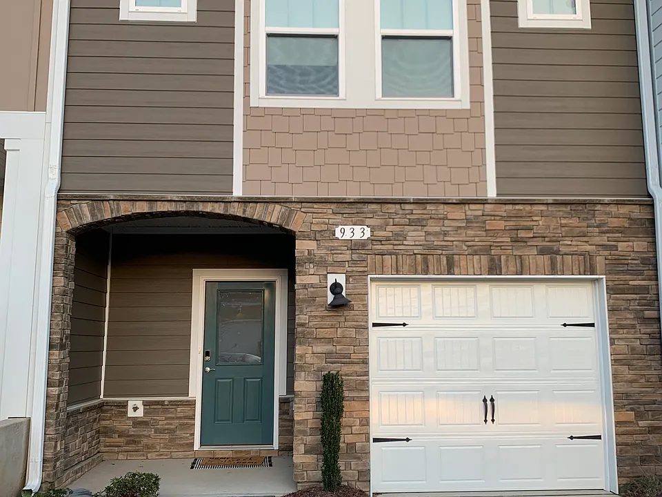 933 Field Ivy Dr