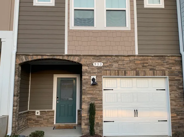 933 Field Ivy Dr, Fuquay Varina, NC 27526