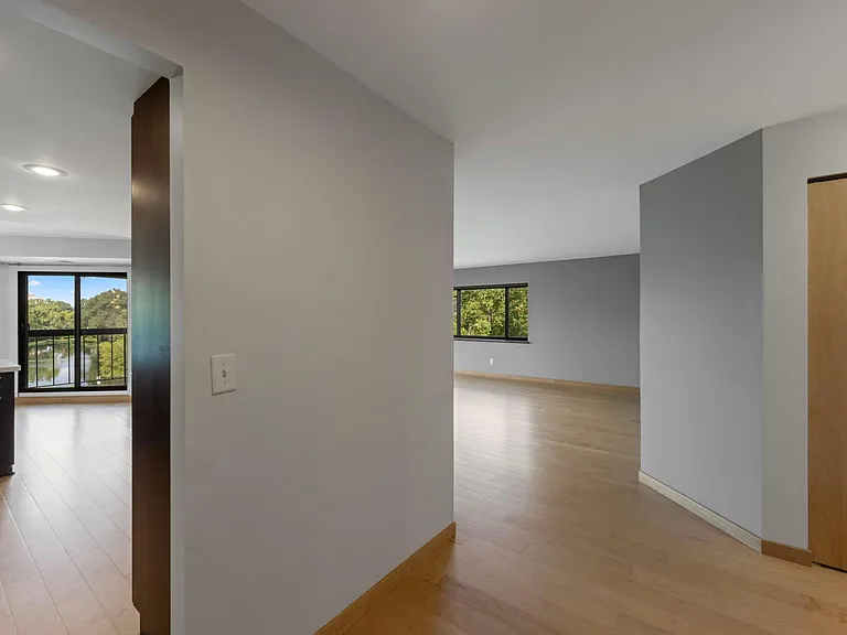 2885 Knox Ave S #502 — Photo 14