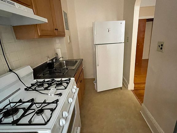 4th image of 31-33 41st St #1F