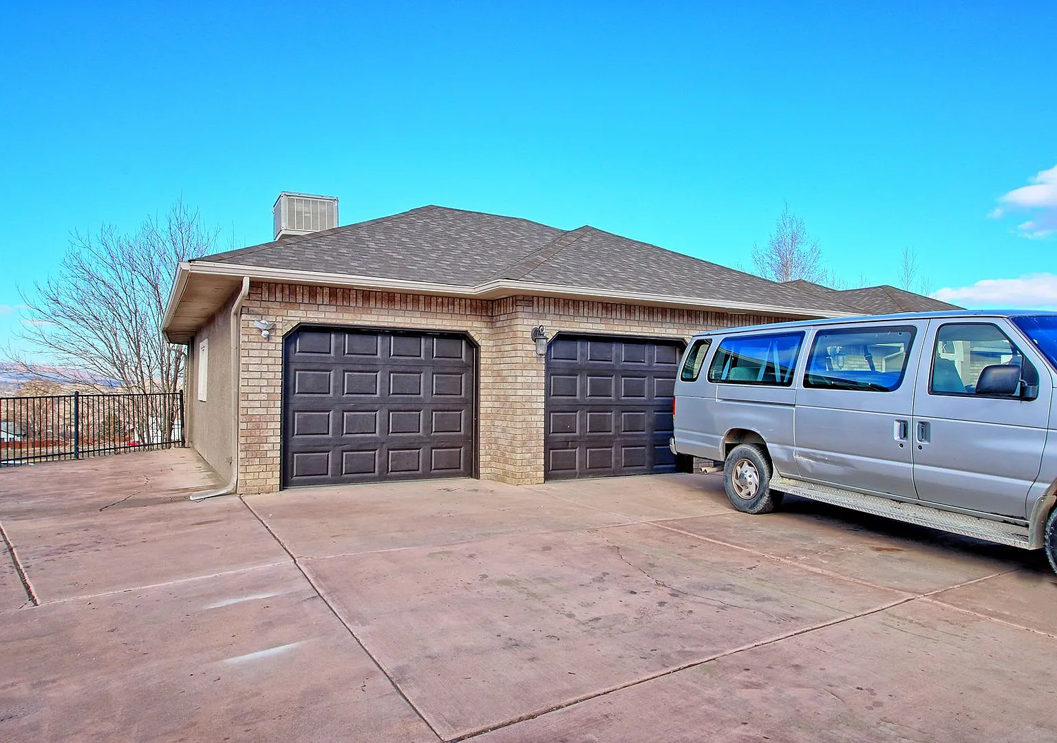 Spacious 5-Bedroom Home for Rent | Amazing View And Acreage - Horse Property — Photo 4