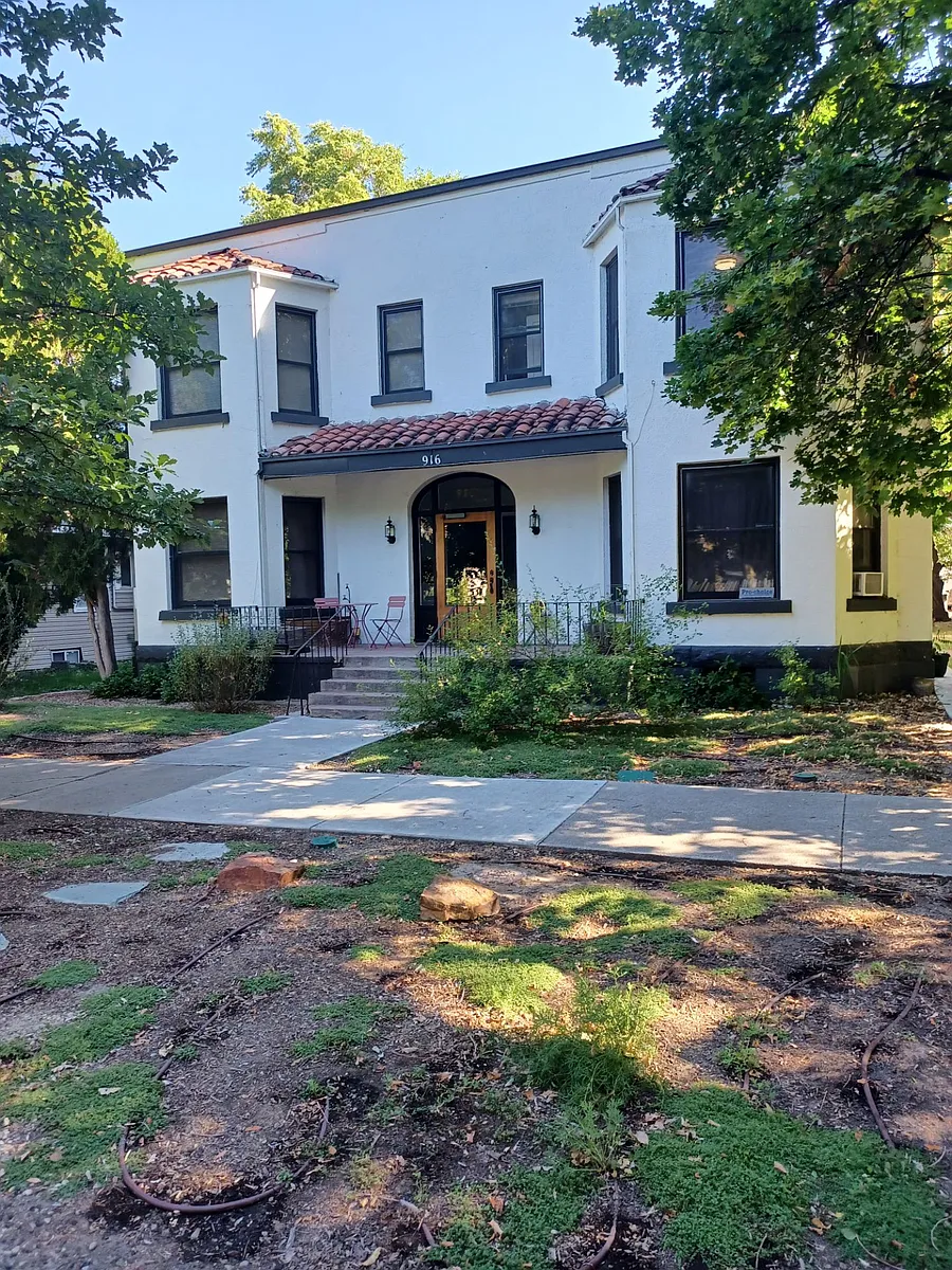 Building Photo - 916 W Hays St