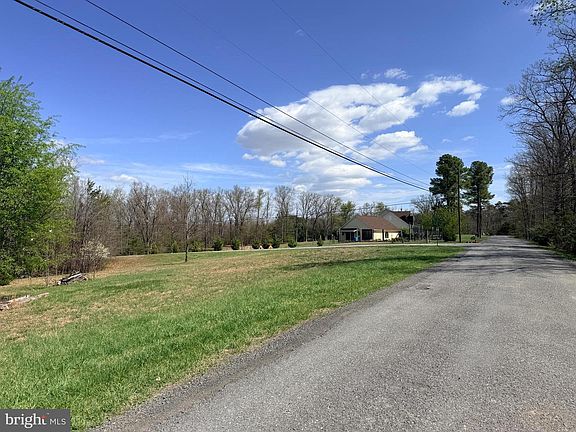 3rd image of 4 Jenkins Rd