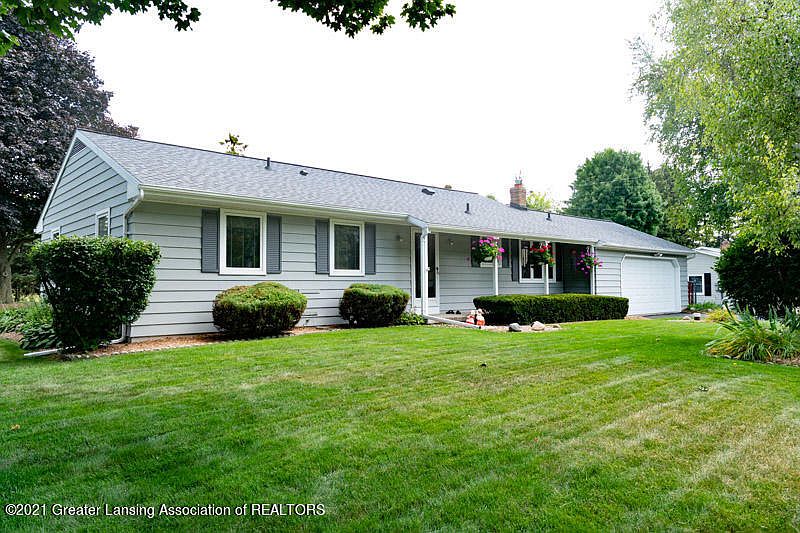 1st image of 1225 E Geneva Dr