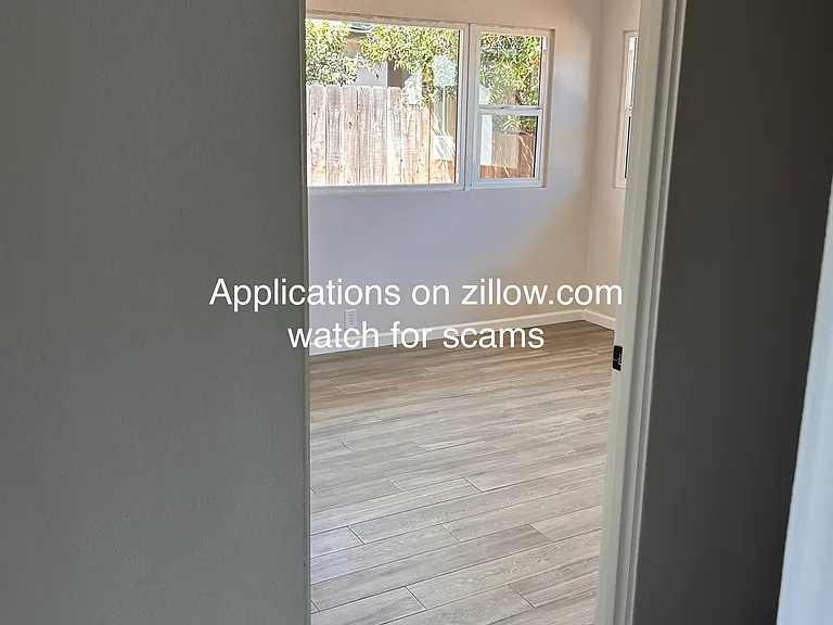 526 Auburn St — Photo 8