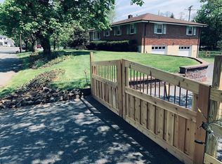 6 N Lake Dr, Middletown, NJ 07748