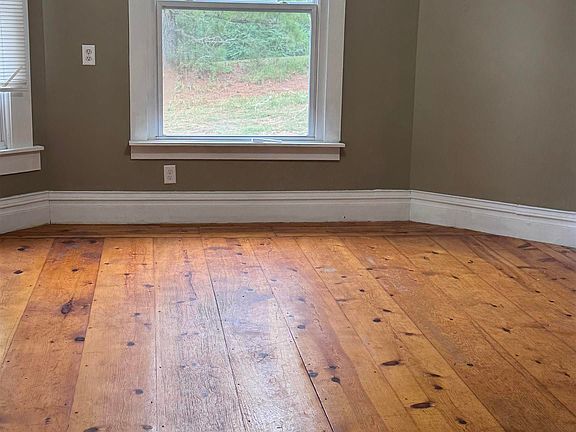 3rd image of 184 Plugge St
