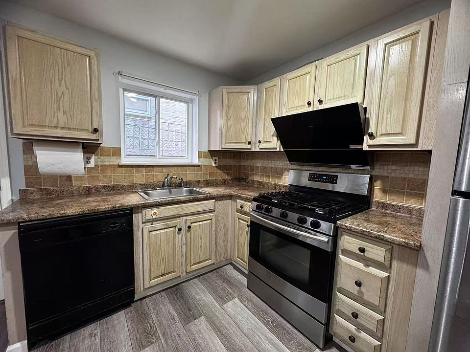 1st image of 821 Revere Ave Floor 1