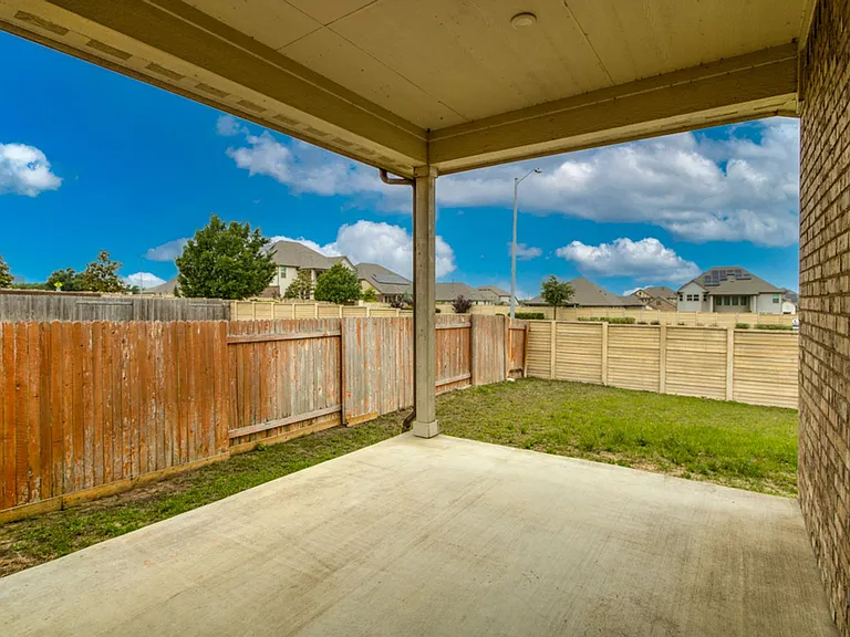 2924 Barbed Wire St — Photo 27