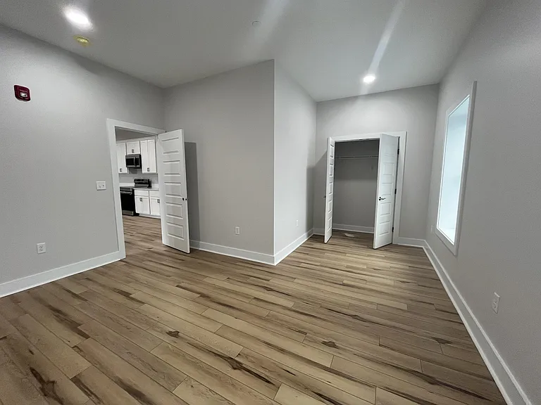 515 E Washington St #4 — Photo 7