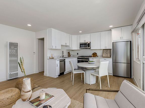 3rd image of 150 10th St APT 5