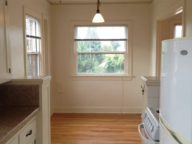 3652 SE Stark St #33 — Photo 8