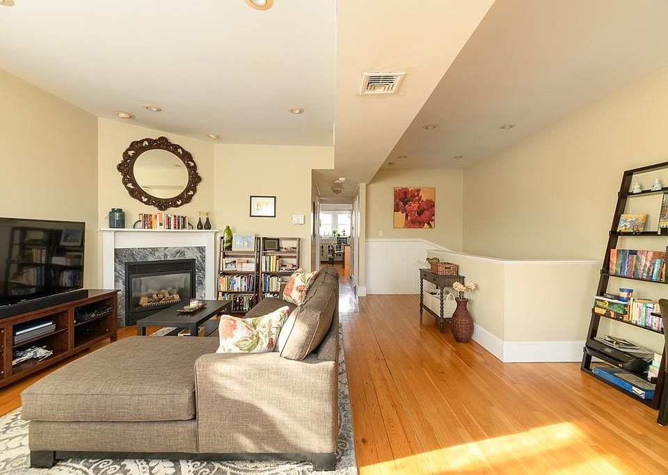 1st image of 363-369 Cardinal Medeiros Ave #365-2