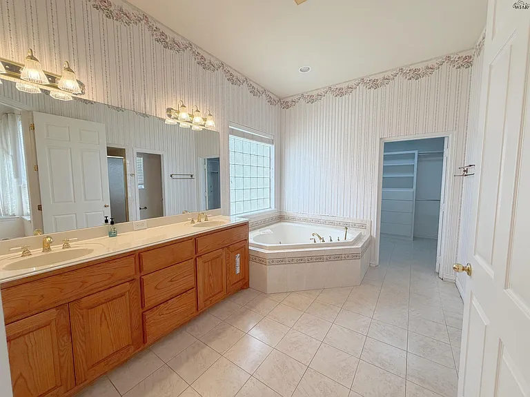 4506 Hollow Ridge Dr — Photo 13