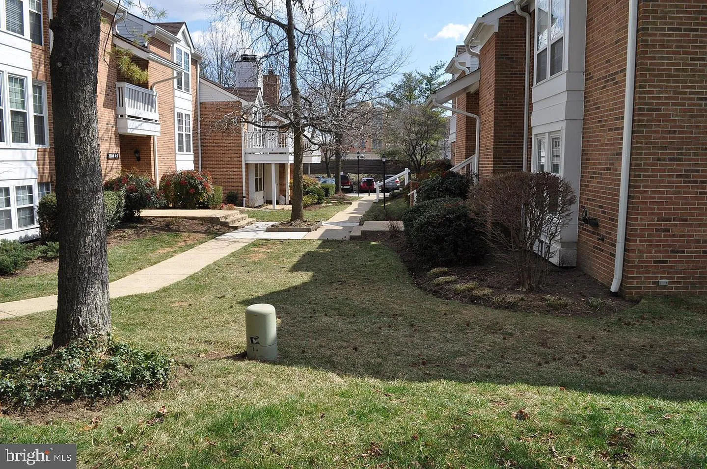 2 bed, 1.0 bath, 912 sqft, $2,395 — Photo 1