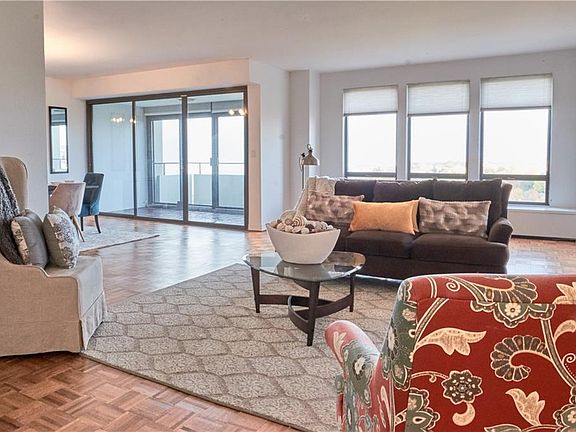 5th image of 1 Lake Shore Blvd Suite 1511