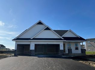 1642 River Rock Dr, Carver, MN 55315