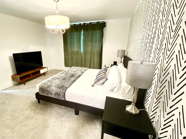 541 W Marlette Ave — Photo 49