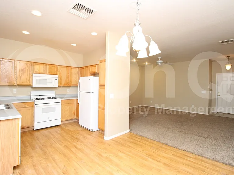 807 W Sunset Dr — Photo 24