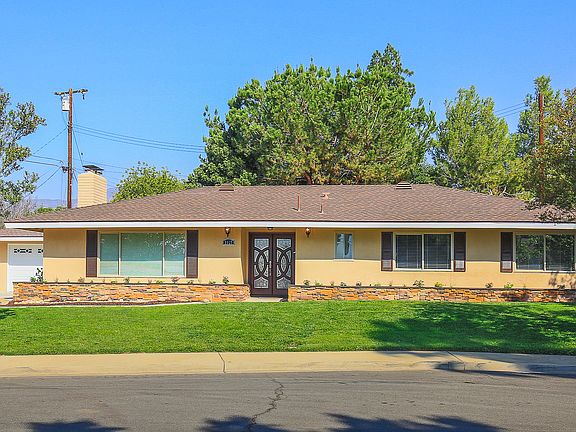 2nd image of 1127 Alma Ct