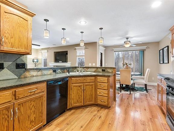 5th image of 608 N Rockwell Ct