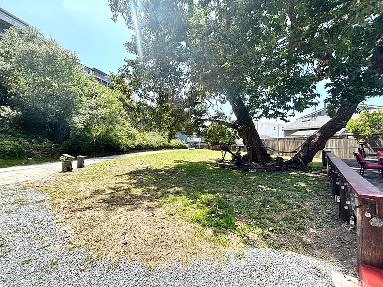 211 Earl Ct — Photo 31