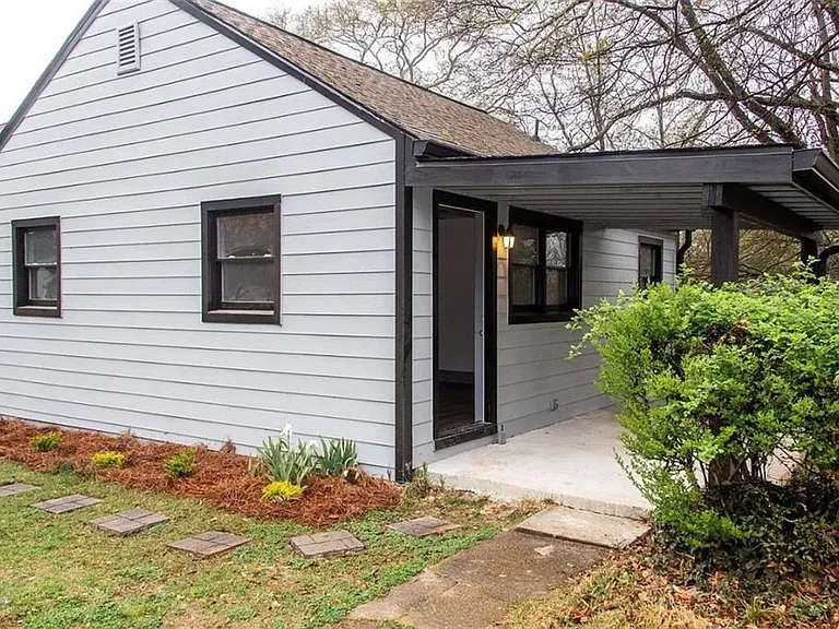 2418 Crestview Ave — Photo 1