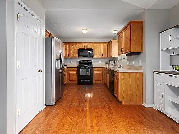 3 bed, 1858 sqft, $2,450 — Photo 3