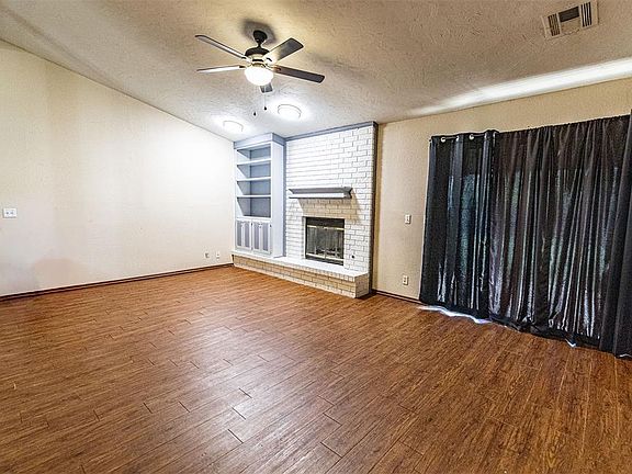5th image of 132 Hickory Hill St