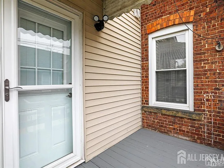 416 Main St — Photo 2