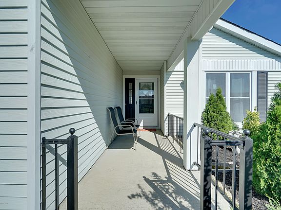 3rd image of 176 Buckingham Dr