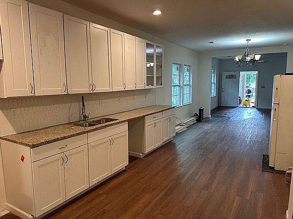 5th image of 244 E 18th St