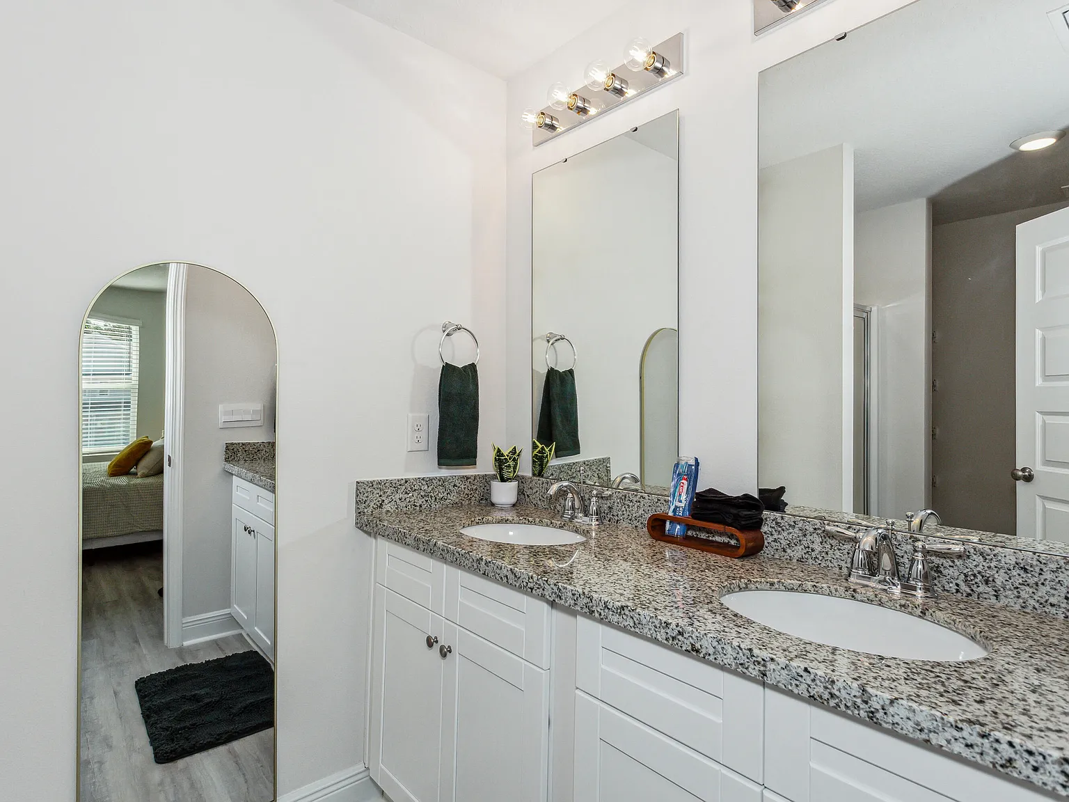 3 bed, 2.5 bath, 1537 sqft, $2,200 — Photo 3