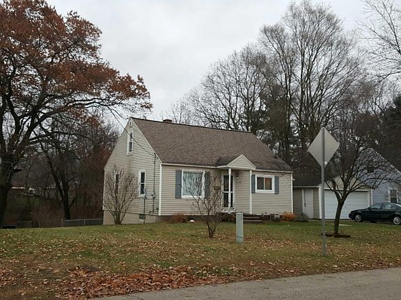 3rd image of 2906 Belknap Ave NE